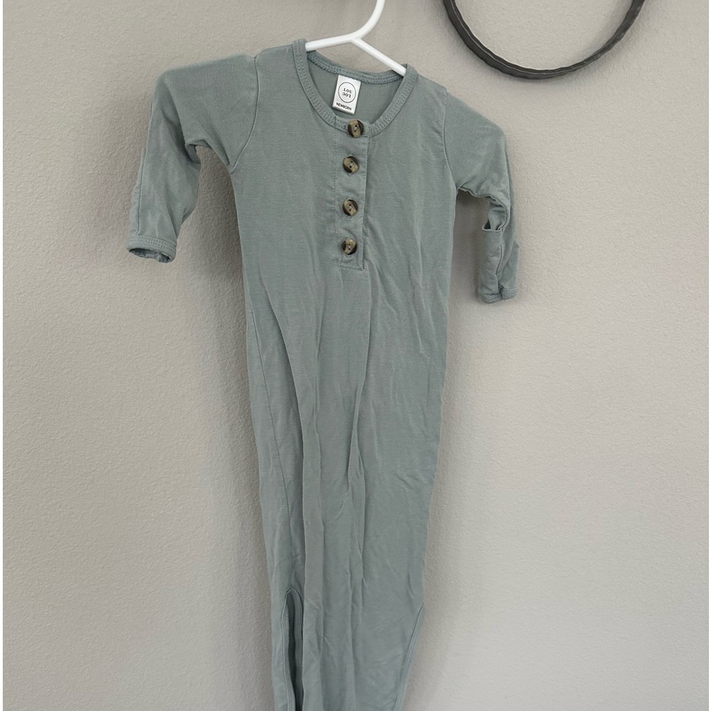 EUC KNOTTED GOWN NEWBORN